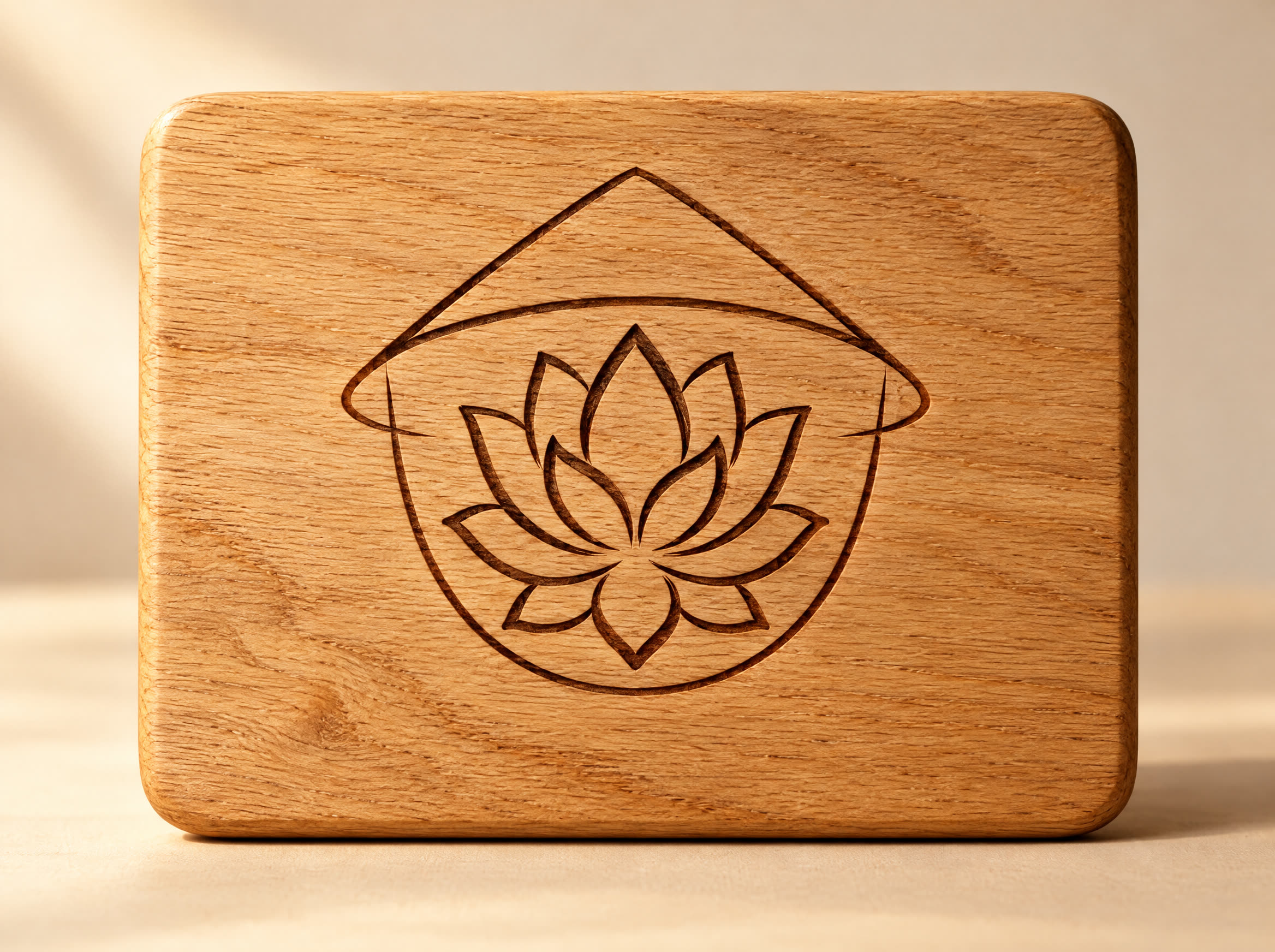 Logo Viet-Âme gravé au laser sur une plaque de chêne